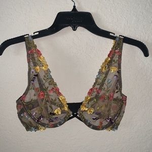 New Victoria Secret lingerie bra size 32D